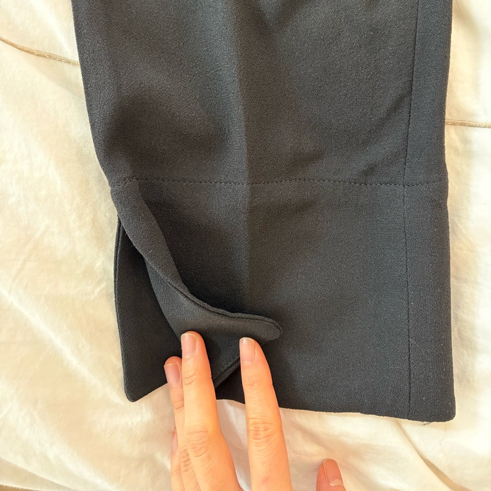 Theory Carrot Pleat pant in Rosina Crepe black 0 (but fits like 2) - Picture 7 of 16